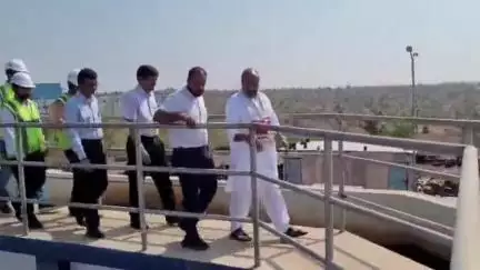 दमोह: केंद्रीय मंत्री डॉ वीरेंद्र खटीक ने किया सत्तधरु डेम का निरीक्षण, व्यवस्थाओं की जानकारी लेकर सुरक्षा के निर्देश दिए