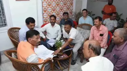 कांके: रांची सांसद संजय सेठ ने रातु रोड स्थित आवास पर लोगों से मुलाकात कर उनकी समस्याएं सुनीं