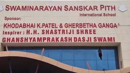 આણંદ: સ્વામિનારાયણ સંસ્કાર પીઠ ઇન્ટરનેશનલ સ્કૂલ નાવલી દ્વારા અમદાવાદમાં પ્લેન હોનારતમાં મૃતકોને શ્રદ્ધાંજલિ અર્પણ કરવામાં આવી