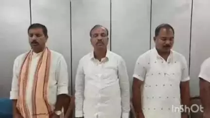 ନବରଙ୍ଗପୁର ପୋଲିସ ଷ୍ଟେସନ: ସର୍କିଟ ହାଉସରେ ଅହମଦାବାଦ ରେ ଘଟିଯାଇଥିବା ବିମାନ ଦୁର୍ଘଟଣା ପାଇଁ ଶୋକ ସଭା ଅନୁଷ୍ଠିତ