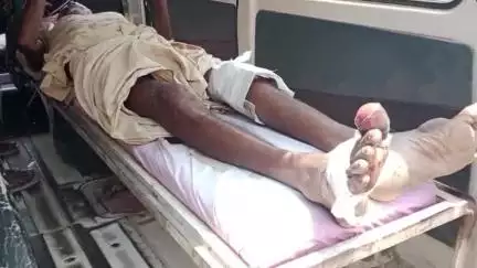 হবিবপুর: সুখনগরে  টোটো উল্টে আহত এক বৃদ্ধ
