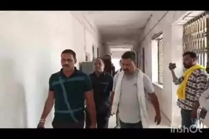 पोहरी: पोहरी में लोकायुक्त पुलिस ने तहसीलदार के रीडर को ₹10 हजार रिश्वत लेते रंगे हाथों पकड़ा