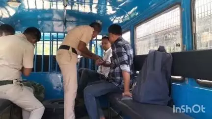বাসন্তী: স্বামী স্ত্রী অশান্তির ঘটনায় সোনাখালী থেকে এক ব্যক্তি কে গ্রেফতার করে আলিপুর আদালতে পাঠালো বাসন্তী থানার পুলিশ