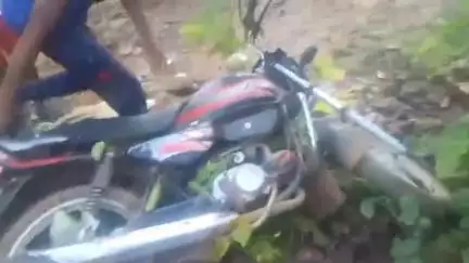 বিনপুর ১: লালগড় রেঞ্জে ও ঝিটকা বীটের জঙ্গলে হাতির আক্রমনে ভাঙল মোটর বাইক, বাইক ছেড়ে পালিয়ে প্রানে বাঁচলেন বাইক আরোহী