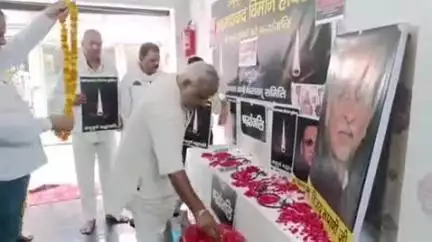 नई सड़क पर विमान दुर्घटना में मृतकों को दी गई श्रद्धांजलि, प्रकट की गई दुख और संवेदना