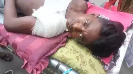 বহরমপুর: কাজিসা গ্রামে জাম গাছ থেকে পড়ে হাত ভেঙে জখম এক বালক, MMC&H থেকে কলকাতার উদ্দেশ্যে পাঠানো হয় চিকিৎসার জন্য