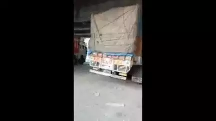 सिराथू: मंडी सचल दल टीम ने सैनी में नेशनल हाईवे पर मक्का लदी ट्रक पकड़ी, चालक के पास नहीं थे इसके कागजात