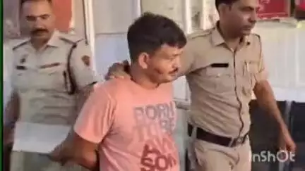 पलवल: गौ रक्षकों और पलवल पुलिस की संयुक्त टीम ने KGP मार्ग से 8 गोवंशों को कराया मुक्त, आईसर कैंटर जब्त