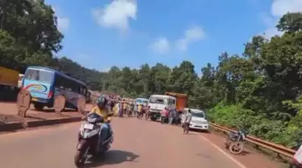 କେନ୍ଦୁଝର ସହର: ବିଆରପିଏଲ୍ ନିକଟରେ ଟ୍ରକ ଦୁର୍ଘଟଣାଗ୍ରସ୍ତ, ଚାଳକ ସୁରକ୍ଷିତ