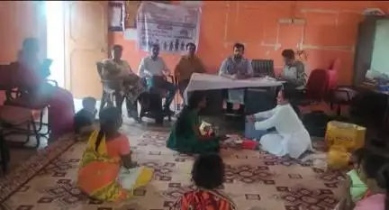 खापरी येथील आरोग्य सेवा सत्राला तालुका आरोग्य अधिकारी डॉ. भोसीकर यांची आकस्मिक भेट.