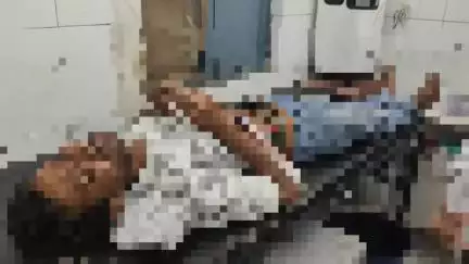 धनौरा: गजरौला के एक मोहल्ले में महिला ने प्रेमी के साथ मिलकर पति पर चाकू से किया हमला, हालत गंभीर
