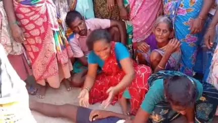 கண்டச்சிபுரம்: வீரபாண்டி கிராமத்தில் வனப்பகுதியில் தூக்கில் தொங்கியபடி பள்ளி ‌மாணவன் உடல் மீட்பு, உறவினர்கள் சாலை மறியல் #localissue