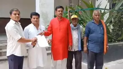 कोटा: रतनपुर करैहापारा रत्नेश्वर तालाब के पास से बेजा कब्जा हटवाने के लिए जनप्रतिनिधियों ने कलेक्टर से लगाई गुहार