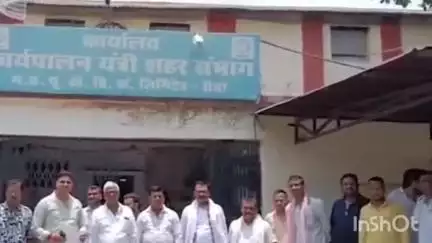 हुज़ूर: रीवा: बिजली समस्या पर डिप्टी सीएम व सांसद के करीबी ने अमहिया शहर संभाग कार्यालय का घेराव किया