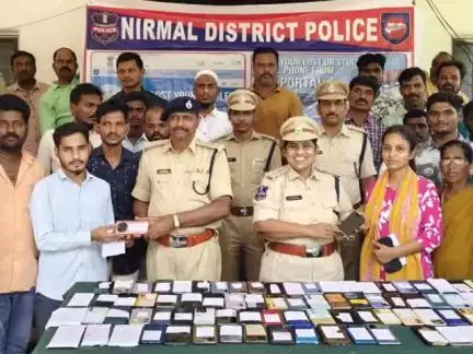 నిర్మల్: సాంకేతికతతో చోరీ ఫోన్ల రికవరీ: నిర్మల్ ఐటీ కోర్ టీమ్‌కు ఎస్పీ అభినందనలు
