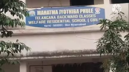 వర్ని: అడ్మిషన్ ఇక్కడ బోధన అక్కడ పాత వర్నిలోని జ్యోతిబాపూలే బాలిక పాఠశాల దుస్థితి #localissue#