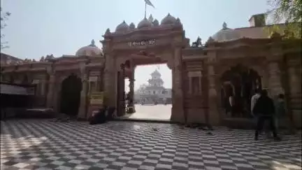 નડિયાદ: અમદાવાદ વિમાન દુર્ઘટનામાં મૃત્યુ પામેલા લોકોને શહેરના સંતરામ મંદિરના ગાદીપતિ મહંત શ્રી રામદાસજી મહારાજે શ્રદ્ધાંજિલ પાઠવી