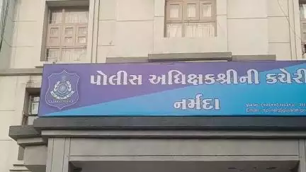 નાંદોદ: અકસ્માતમાં ઈજા પામનારની મદદ કરનારને રાજપીપળા SP કચેરી ખાતે સન્માન પત્ર આપવામાં આવ્યું