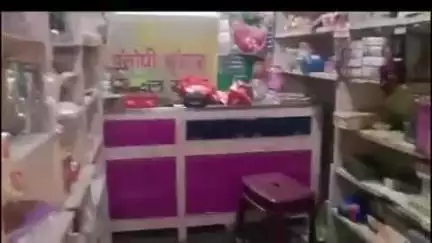गोरौल: गोरौल बाजार में अज्ञात चोरों ने दुकान की दीवार काटकर लाखों का सामान चुराया, पुलिस जांच में जुटी