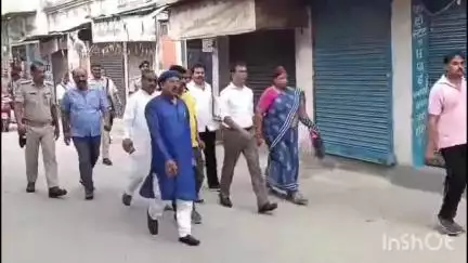 मुशहरी: नगर निगम और जिला प्रशासन के अधिकारियों ने बाबा गरीब स्थान के पास कांवड़िया पथ का किया निरीक्षण