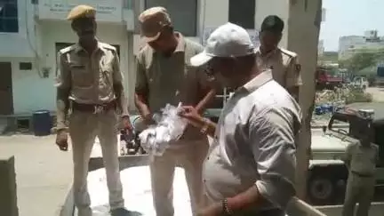भीलवाड़ा: नगर निगम की टीम ने ट्रांसपोर्ट नगर से 1000 किलो प्लास्टिक कैरी बैग जब्त कर ₹100000 का लगाया जुर्माना