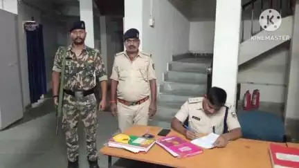 पकरीबरावां: एसडीपीओ ने देर रात पकरीबरावां पुलिस अनुमंडल के विभिन्न थानों का किया निरीक्षण