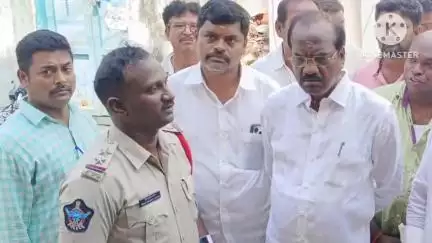 ఏలూరు ఒకటో పట్టణ పోలీస్ స్టేషన్ పరిధిలోని ఓ ఇంట్లో చోరీ, కేసు నమోదు, బాధిత కుటుంబాన్ని పరామర్శించిన ఎమ్మెల్యే చంటి