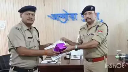 अल्मोड़ा: पुलिस लाइन में आयोजित अधिकारी-कर्मचारी सम्मेलन, एसएसपी ने उत्कृष्ट कार्य करने वाले पुलिसकर्मियों को किया सम्मानित