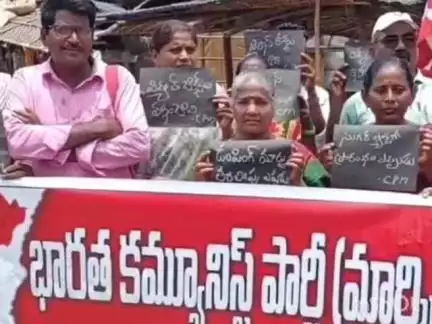 ఏడాది పాలనలో నియోజకవర్గ అభివృద్ధి శూన్యం NTR విగ్రహం వద్ద నిరసన తెలిపిన CPM పార్టీ జిల్లా కార్యదర్శి గంగునాయుడు
