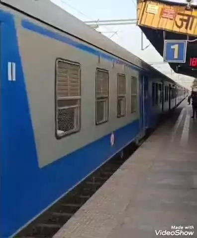 जालौर: जोधपुर-गांधीधाम ट्रेन में आज से 6 डिब्बों की स्थाई बढ़ोतरी, अब होंगे 20 डिब्बे, यात्रियों को मिलेगी सुविधा