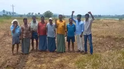 ఖానాపూర్: కబ్జాకు గురవుతున్న లక్ష్మీ సాగర్ చెరువును కాపాడాలని మత్స్యకారులు చెరువు వద్ద నిరసన వ్యక్తం