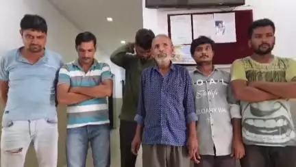 અંકલેશ્વર: અંકલેશ્વર જીઆઇડીસી પોલીસે ડેટોક્ષ કંપનીની સામે ખુલ્લી જગ્યામાં જુગાર રમતા 6 જુગારીયાઓને ઝડપી પાડ્યા હતા