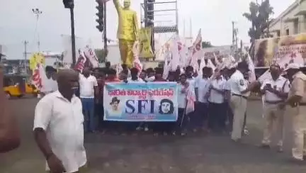 శ్రీకాకుళం: కూటమి ప్రభుత్వం ఎన్నికల్లో ఇచ్చిన హామీ తల్లికి వందనంలో కోత విధించడం సిగ్గుచేటు:SFI జిల్లా కార్యదర్శి చందు