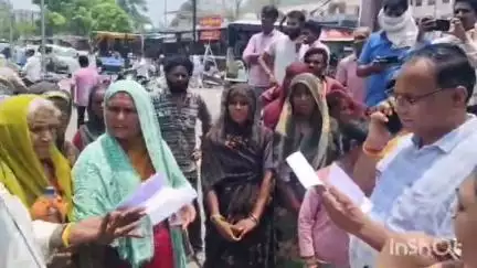रायसेन: पानी की समस्या से परेशान ताजपुर वार्ड 13 की महिलाओं ने किया चक्का जाम