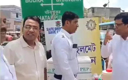 ভাঙড় ১: তীব্র গরমে ভাঙ্গড়ে পথ চলতি মানুষের পাশে ভাঙ্গড় ট্রাফিক গার্ড