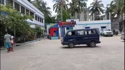 নবদ্বীপ: অবৈধভাবে মদের ব্যবসা করার অভিযোগে ব্যাদরাপাড়া গুমটি এলাকা থেকে 11 বোতল দেশি মদ সহ গ্রেপ্তার ব্যক্তি, পেশ করা হল আদালতে