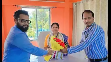 কমলপুর: সুরমা বিধানসভার বিধায়ক এর বাসভবনে ত্রিপুরা গ্রামীণ ব্যাংকের  আধিকারিকরা বিধায়কের সঙ্গে সৌজন্যমূলক সাক্ষাৎ করেন
