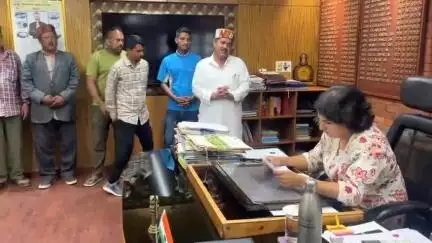 कुल्लू: बाराहार सड़क की मरम्मत का कार्य हुआ शुरू
ग्रामीणों ने प्रशासन से पदर से लारी सड़क की मरम्मत की उठायी मांग
#jansamsya