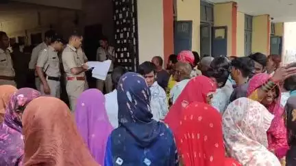 मंदसौर: एमडी का झूठा केस: परिवार ने एसपी कार्यालय में एडिशनल एसपी को दिया ज्ञापन