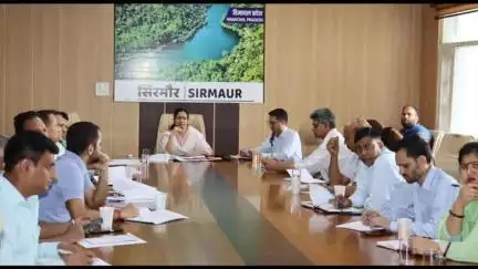 नाहन: जिला सिरमौर में दक्षिण पश्चिम मानसून 2025 की तैयारियों की स्थिति की समीक्षा बैठक आयोजित
