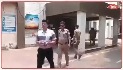 सीने पर गोलियां खाईं… जान बचाई… लेकिन 5 साल बाद आया नोटिस  “इलाज का ₹6.5 लाख लौटाओ, नहीं तो सैलरी कटेगी!”क्या यही इन वीरों का इनाम है?#UPPolice #RecoveryNotice
