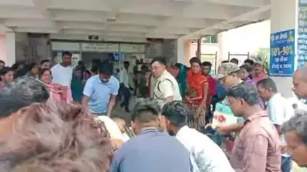 गुमला: कांसीर बाजार में 3 बाइक सवार 9 अपराधियों ने धान व्यवसायी को गोली मारकर ₹4 लाख लूटे, रिम्स रेफर