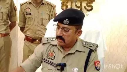 हापुड़: एसपी ने जनपद में कानून व्यवस्था को बेहतर बनाने के लिए थाना प्रभारी और चौकी प्रभारियों के कार्य क्षेत्र में किया फेरबदल