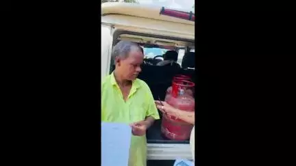 কৈলাশহর: কৈলাসহর মহকুমা প্রশাসনের তৎপরতায় গৃহস্থলের ব্যবহৃত ৫টি গ্যাস সিলিন্ডার ডলুগাঁও এলাকা থেকে বাজেয়াপ্ত করা হয়