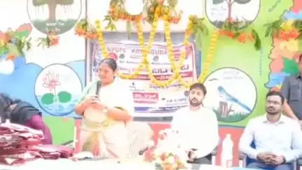 మహబూబాబాద్: అంగన్వాడీ టీచర్లకు సెలవులు ఇచ్చిన ఘనత కాంగ్రెస్ ప్రభుత్వానిదే నని తెలిపిన మంత్రి సీతక్క..