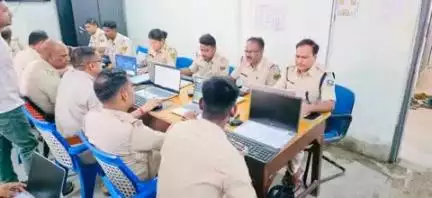 बाँका थाना के सभी पुलिस पदाधिकारी को कंप्यूटर की बेसिक ट्रेनिंग प्रत्येक दिन कंप्यूटर ट्रेनर के द्वारा दी जा रही है