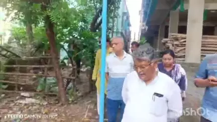 চুঁচুড়া-মগরা: ডোবা ভরাটকে কেন্দ্র করে বিতর্ক এলাকায় উপস্থিত হলেন বিধায়ক ঘটনাটি চুঁচুড়ার