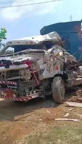 हाईवा गाड़ी हुआ बेकाबू हो गया एक्सीडेंट यातायात कोई नुकसान नहीं रामपुर नहर मोड 
में धीरे चलें सुरक्षित घर जाएं 
thanks