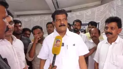 നിലമ്പൂർ: മുഖ്യമന്ത്രി നിലമ്പൂരിൽ എത്തിയാൽ എൽ.ഡി.എഫ് തോൽക്കുമെന്ന് പി.വി അൻവർ കരുളായി തെരഞ്ഞെടുപ്പ് കമ്മറ്റി ഓഫീസിൽ പറഞ്ഞു