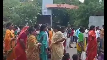 मारुती ईटळकर खून प्रकरणातील आरोपींना कठोर शिक्षा करा, वडार समाजाने केला जिल्हाधिकारी कार्यालयासमोर रस्ता रोको